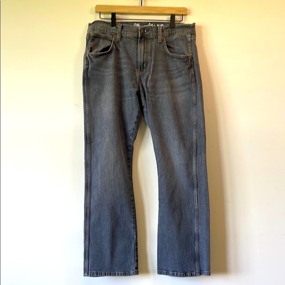 Wrangler Gray Straight-Leg Jeans Versatile Style - Picture 3 of 14